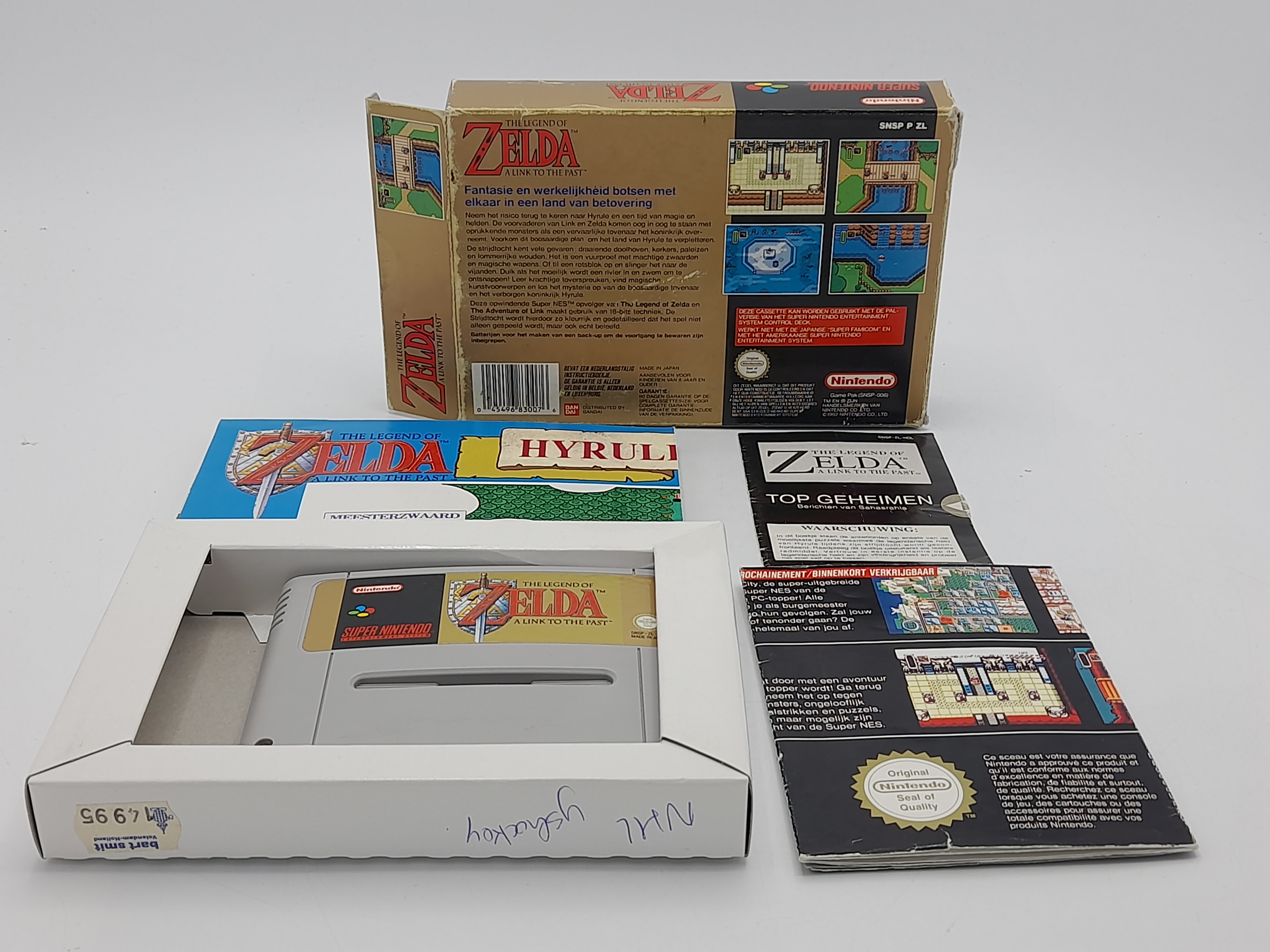 Foto van The Legend of Zelda: A Link to the Past Compleet met Wereldkaart